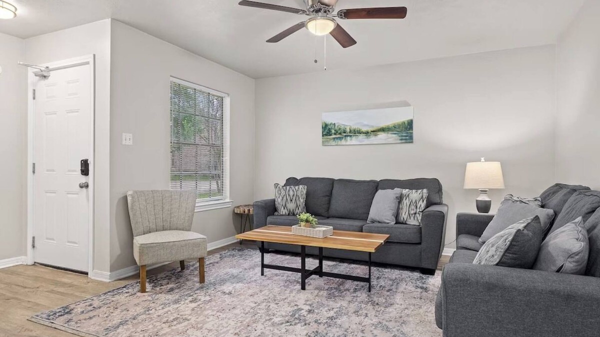 University Park Apartment | Cozy 2BR Comfort Near Texas A&M EV-Friendly