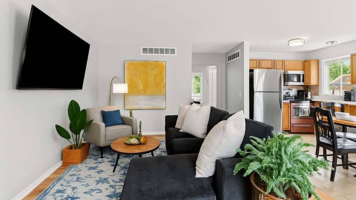 Fraser Condo | Cozy 2BR Condo in Great Location | King Bed