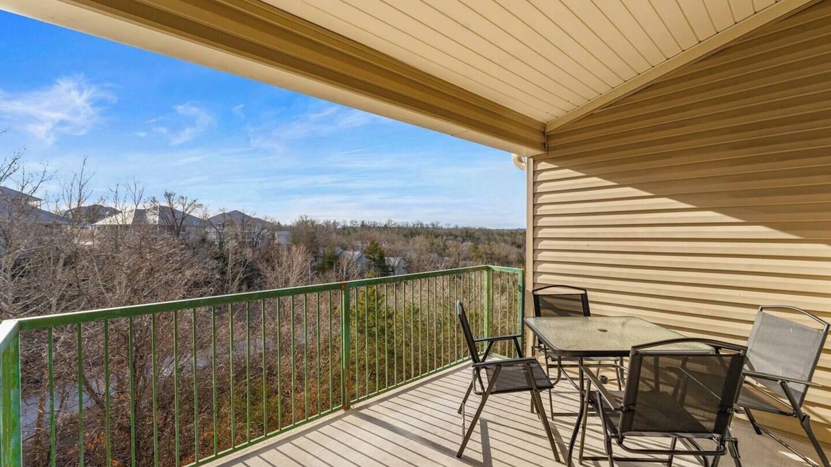 Branson Apartment | Cozy 2BR Condo with a View and Amenities!