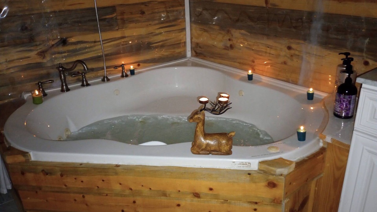 Signal Mountain Cottage | Cozy 2BR Cottage with large Jacuzzi tub/shwer & starry night skys plus fast WIFI
