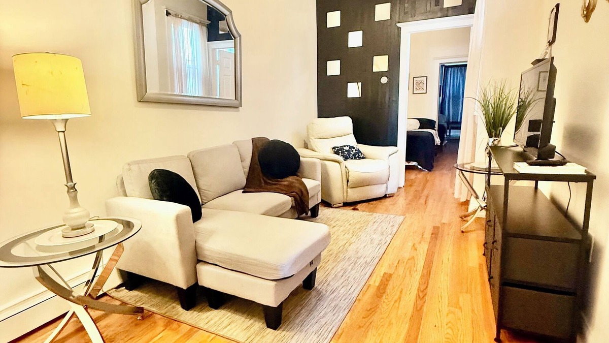The Heights Apartment | Cozy 2BR Escape – Steps to Transit, Close to NYC