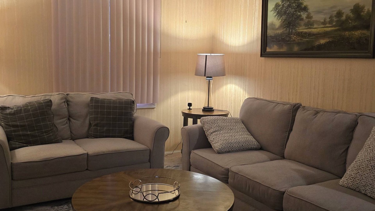 Taylor Apartment | Cozy 2BR - Fast Wi-Fi - HWY Exit