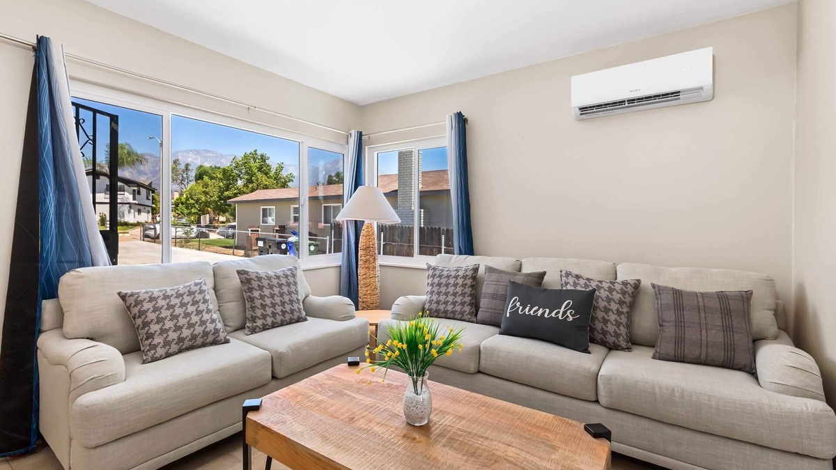 Ontario House | Cozy 2BR Home with Bright Interior & Relaxing Patio