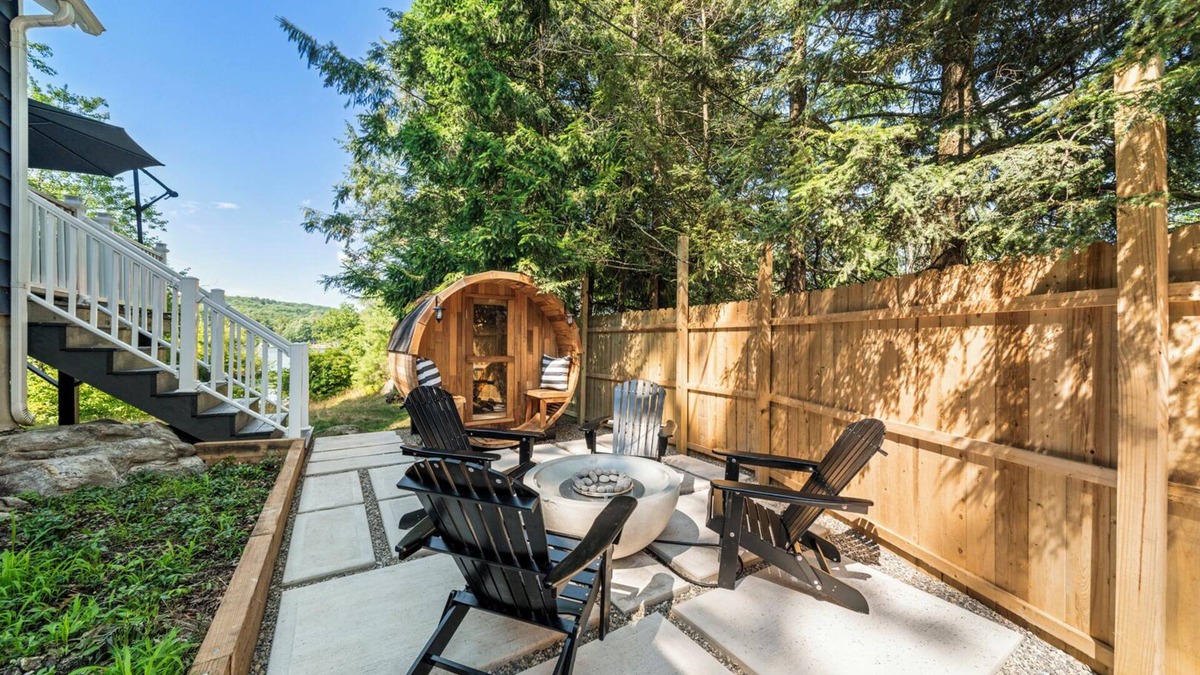Andover House | Cozy 2br Lake House with Outdoor Barrel Sauna on Cranberry Lake