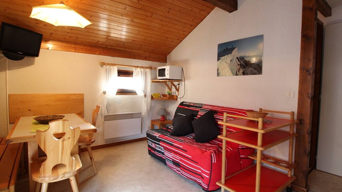 Les Carroz-d'Araches Apartment | Cozy 2BR + Mezzanine for 6, Ski-In/Ski-Out, Balcony, Near Village Center