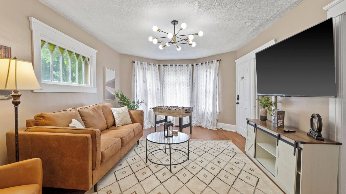 Southside Apartment | Cozy 2BR Near Destiny USA, Syracuse Uni,Zoo & Downtown