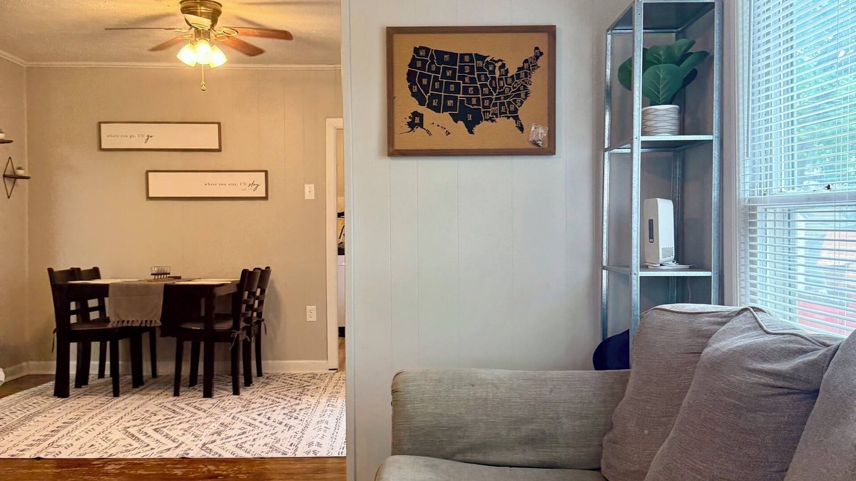 Winfield House | Cozy 2BR- On Southwestern Campus