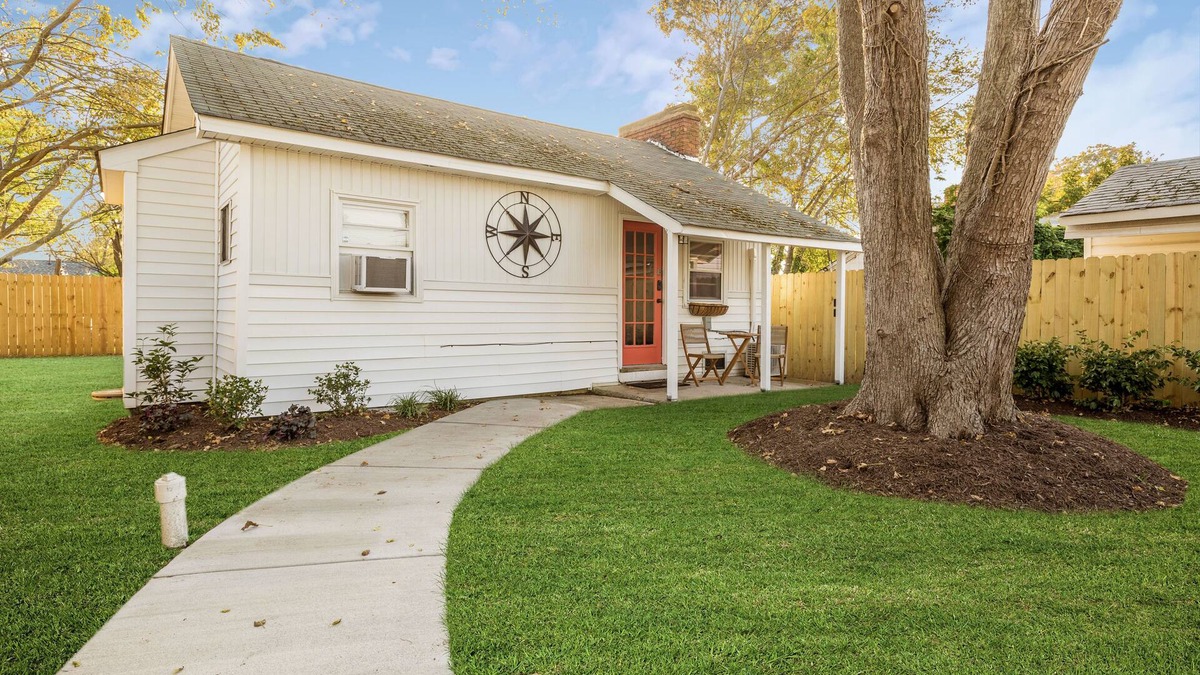 Buckroe Beach House | Cozy 2BR Retreat 5 Min Walk to Buckroe Beach