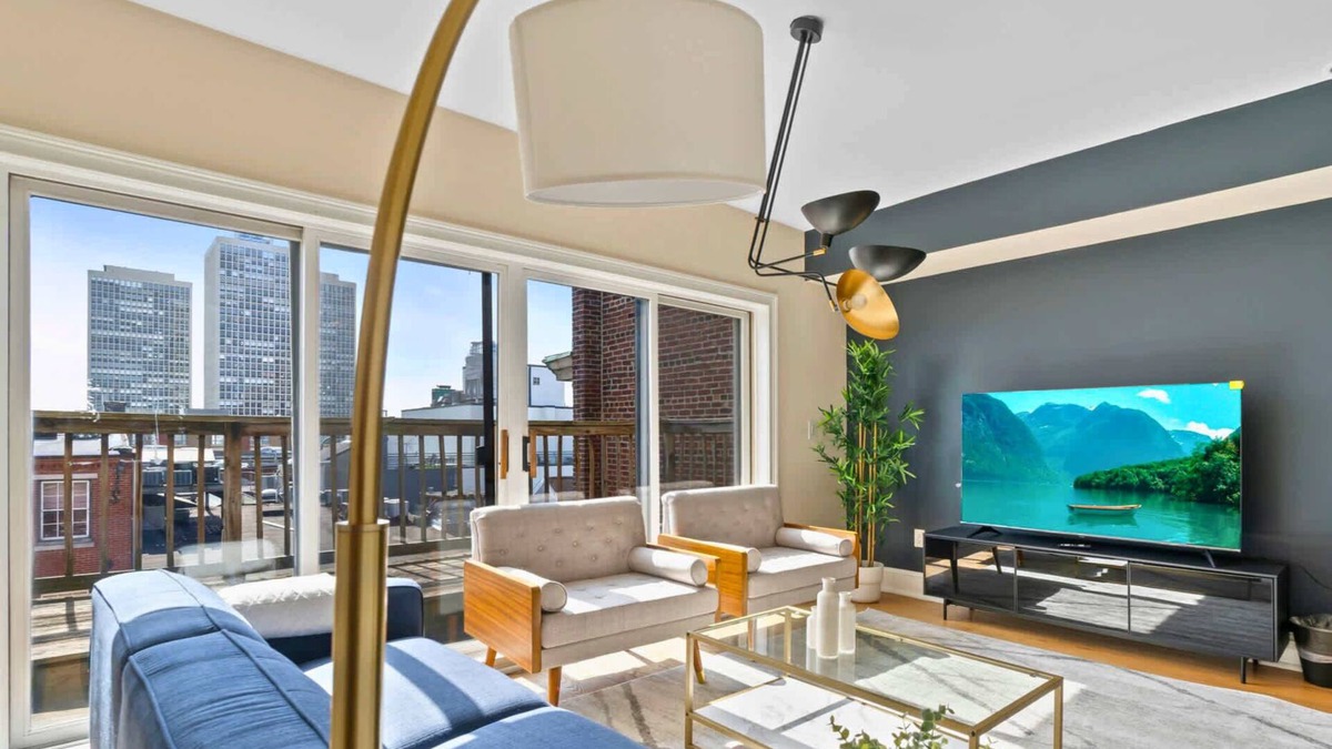 Old City Apartment | Cozy 2BR Retreat in the Heart of Old City