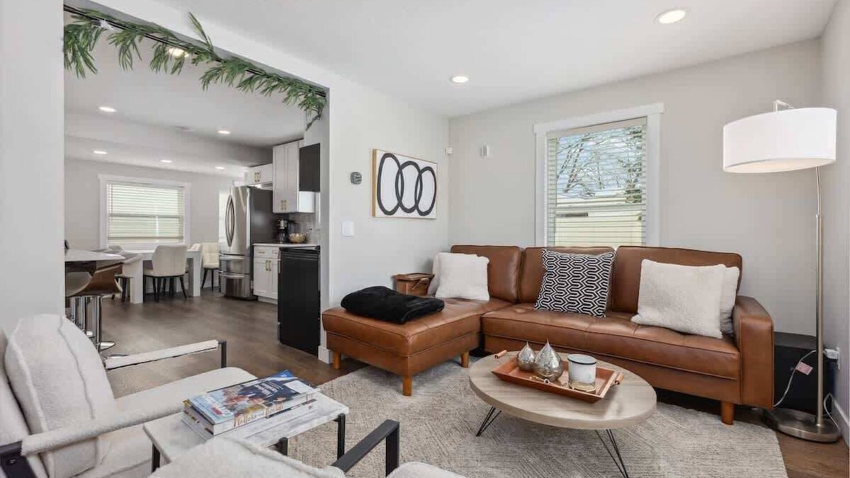 Crosby House | Cozy 2BR Retreat in Crosby w/Fenced Yard & BBQ
