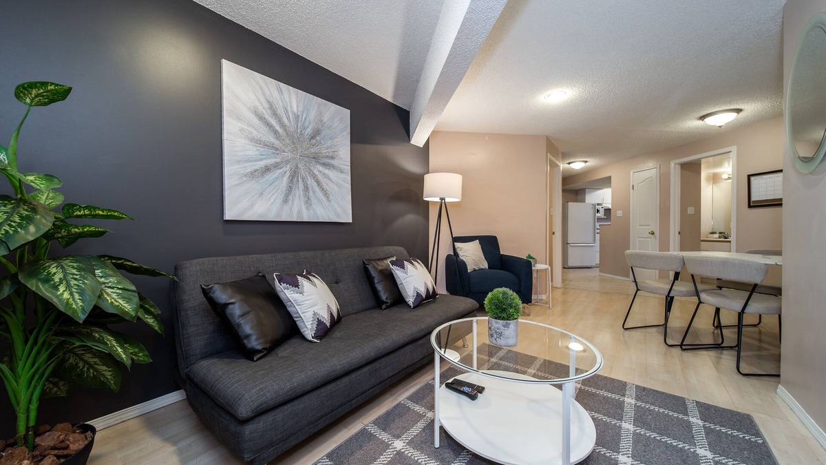 West Edmonton House | Cozy 2BR Suite In Golf Course By Henday, Whitemud, Acheson - Long Stay Discount!