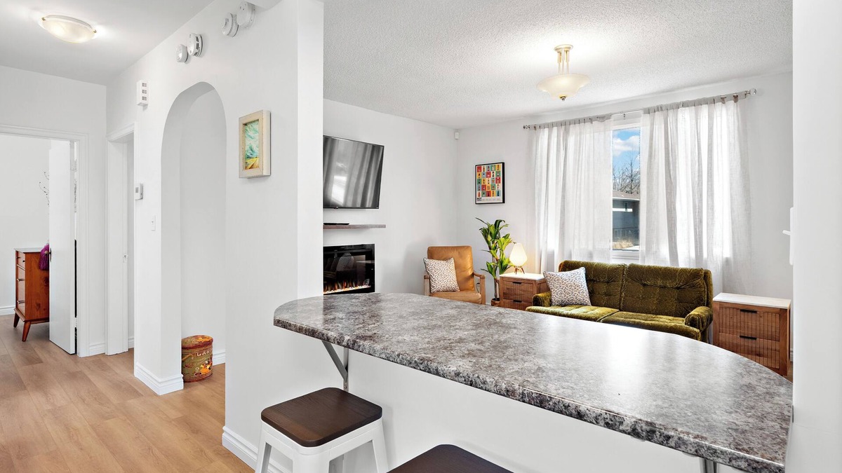 Saskatoon Downtown House | Cozy 2BR Suite Near U of S & River