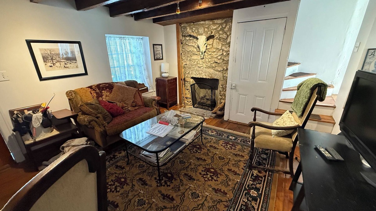 Manayunk House | Cozy 2BR trinity home in Manayunk near Main street & TRAIN with central AC