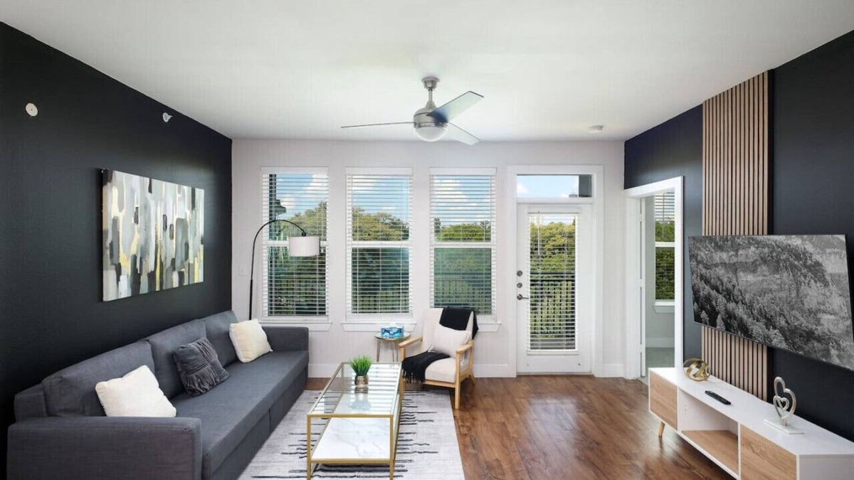 Southtown Apartment | Cozy 2BR w/Gym, Parking, Near King Wms&Towers