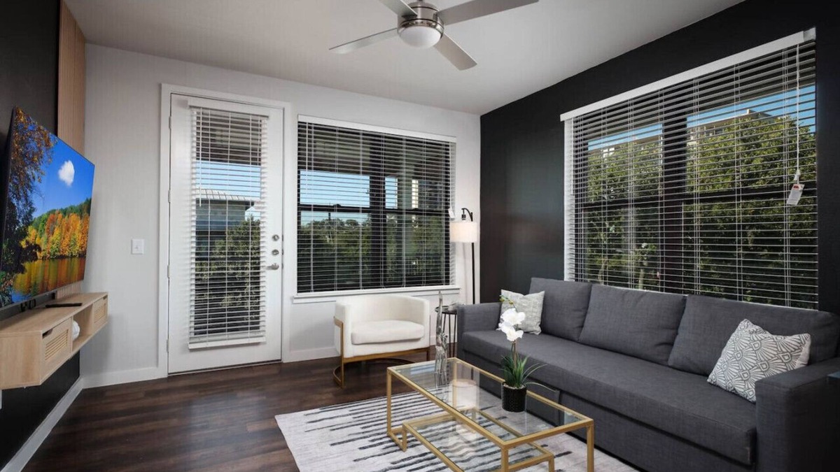 Near East Side Apartment | Cozy 2BR w/Pool, Gym Near Rvrwalk, Dome, Conv Ctr