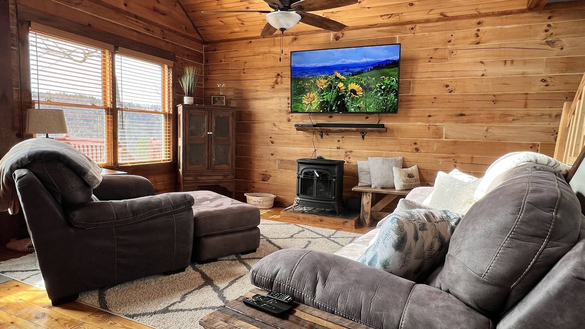 Purlear House | Cozy 2BR with AMAZING views in Buck Mountain
