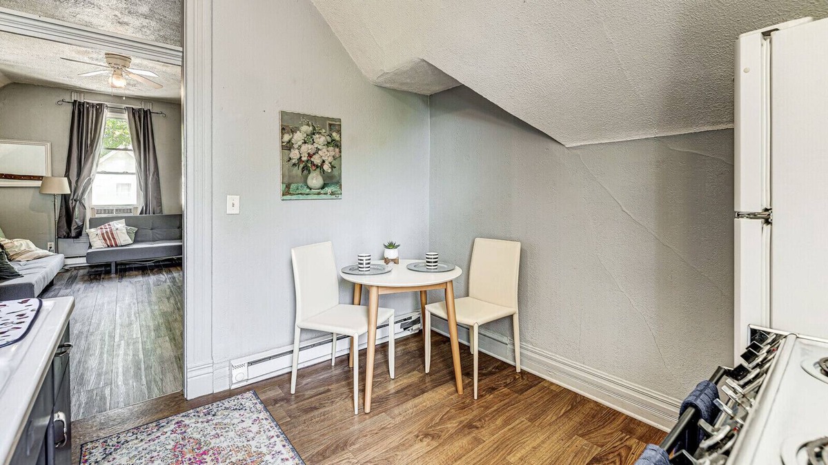 Sheridan Apartment | Cozy 2nd floor apartment