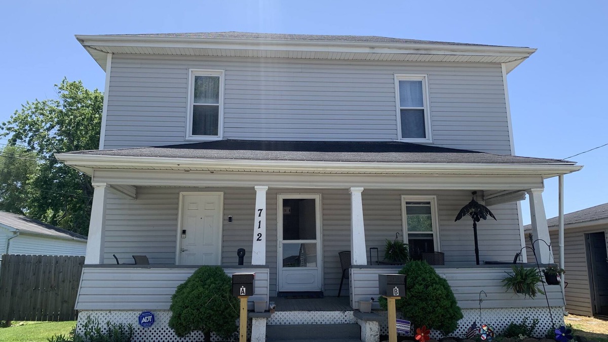Dayton Apartment | Cozy 2nd story walk-up apartment