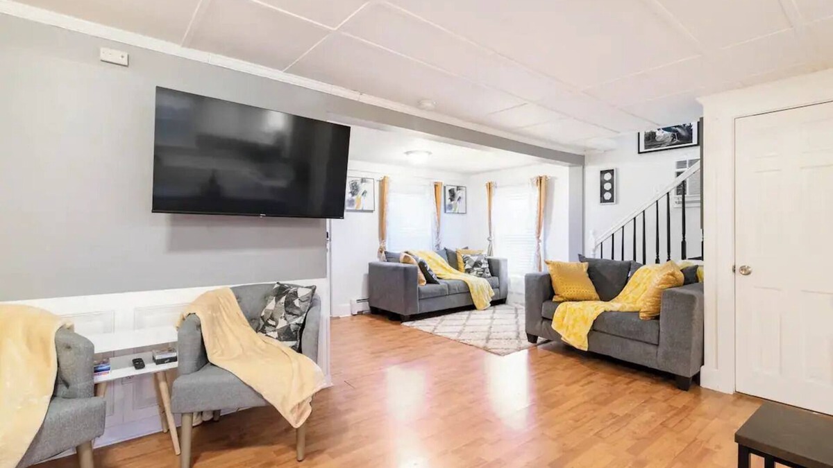 Amston Cottage | Cozy 3 bd Cottage w/access to private lake