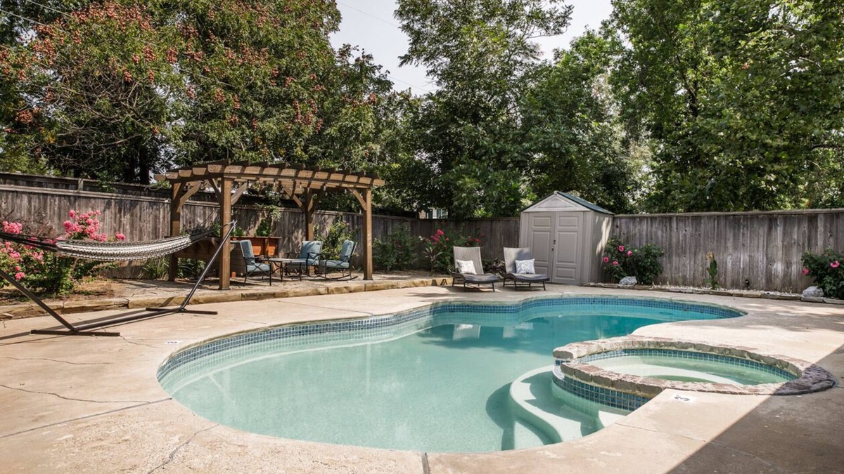 Central Oklahoma City House | Cozy 3 bdrm w/pool & hot tub!