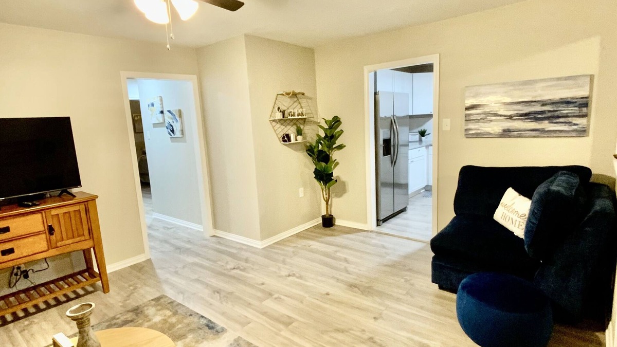 Durant House | Cozy 3 bed, 1.5 bath centrally located in the heart of Durant.