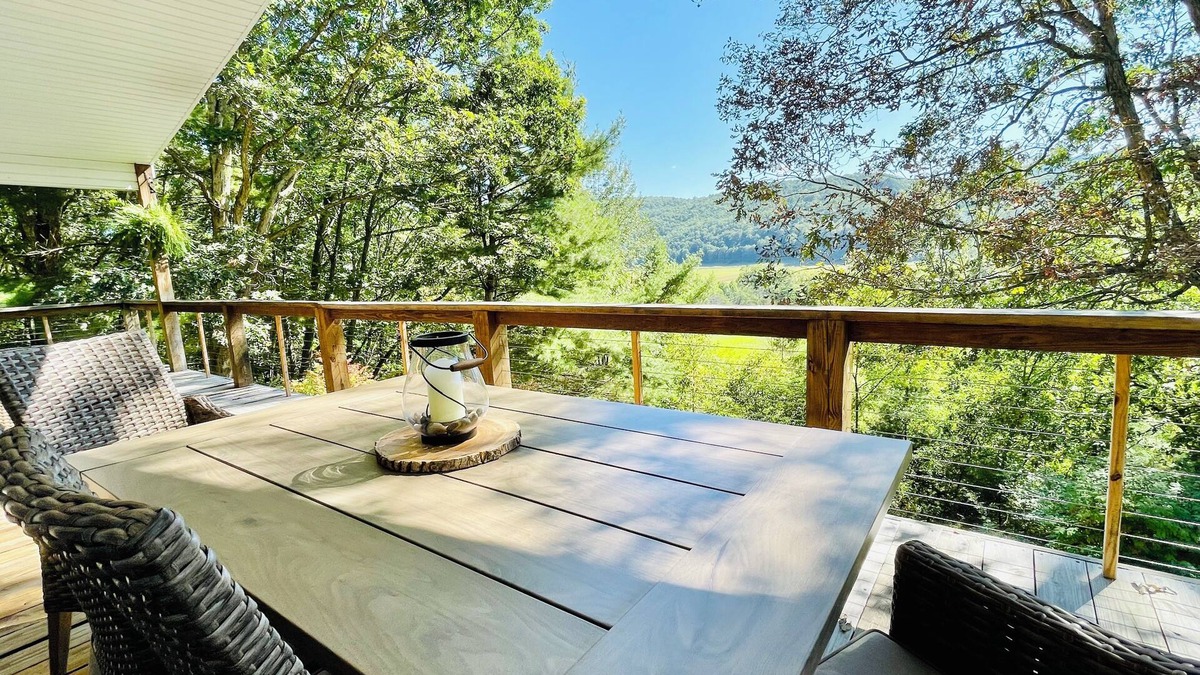 Franklin House | Cozy, 3 Bed, 2.5 Bath, WV mountain escape w/hot tub, fireplace, mountain view