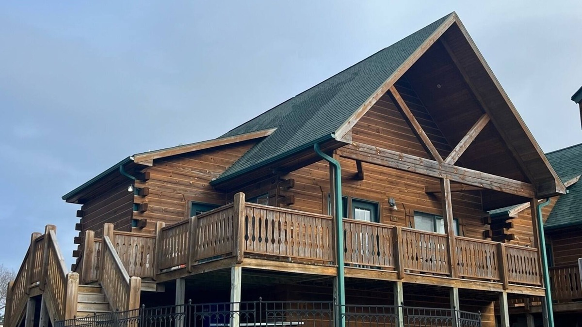Warrens Cabin | Cozy 3 Bed 2 Bath Cabin located next to Three Bears Resort in Warrens Wisconsin