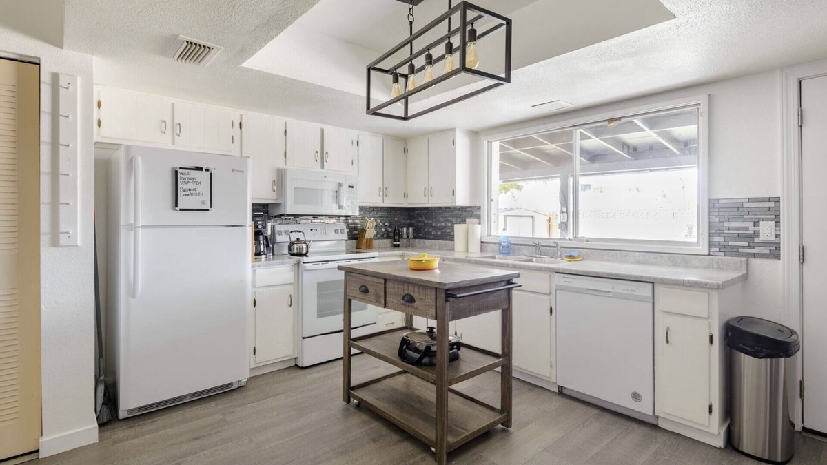 North Mountain House | Cozy 3 bed 2 baths in middle Glendale