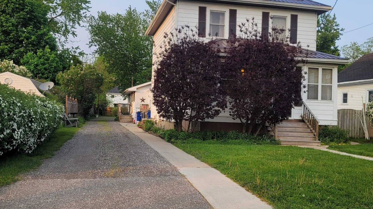 Chatham-Kent House | Cozy 3 bed HOUSE in the heart of Chatham City, Acess to everything within 5 min