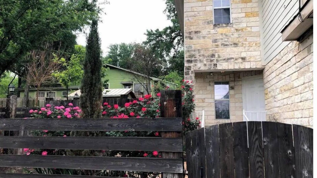 University Hills and Windsor Park House | Cozy 3-bed townhouse near Mueller and DT Austin