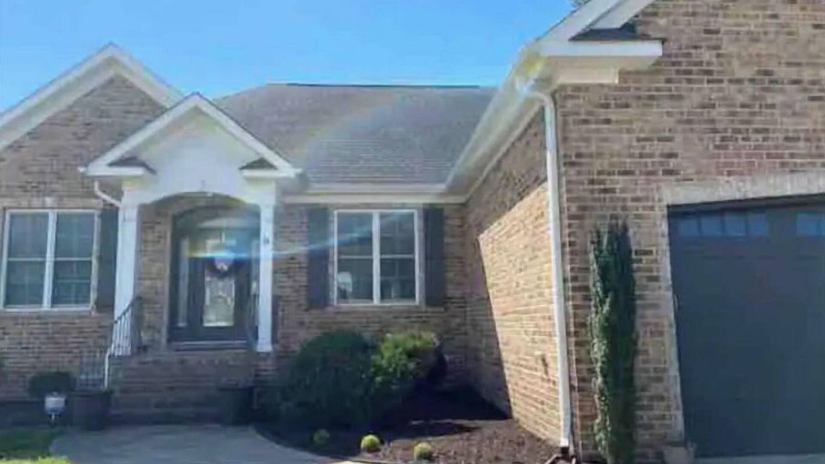 Hampton House | Cozy 3 Bedroom 2.5 bath home away from home.
