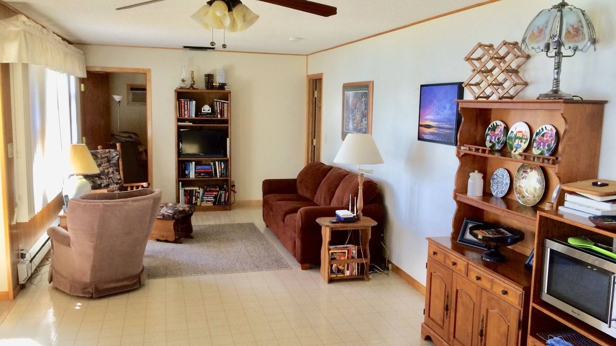 Blackduck House | Cozy 3-bedroom/3 Bathroom secluded house on the shore of Moose Lake