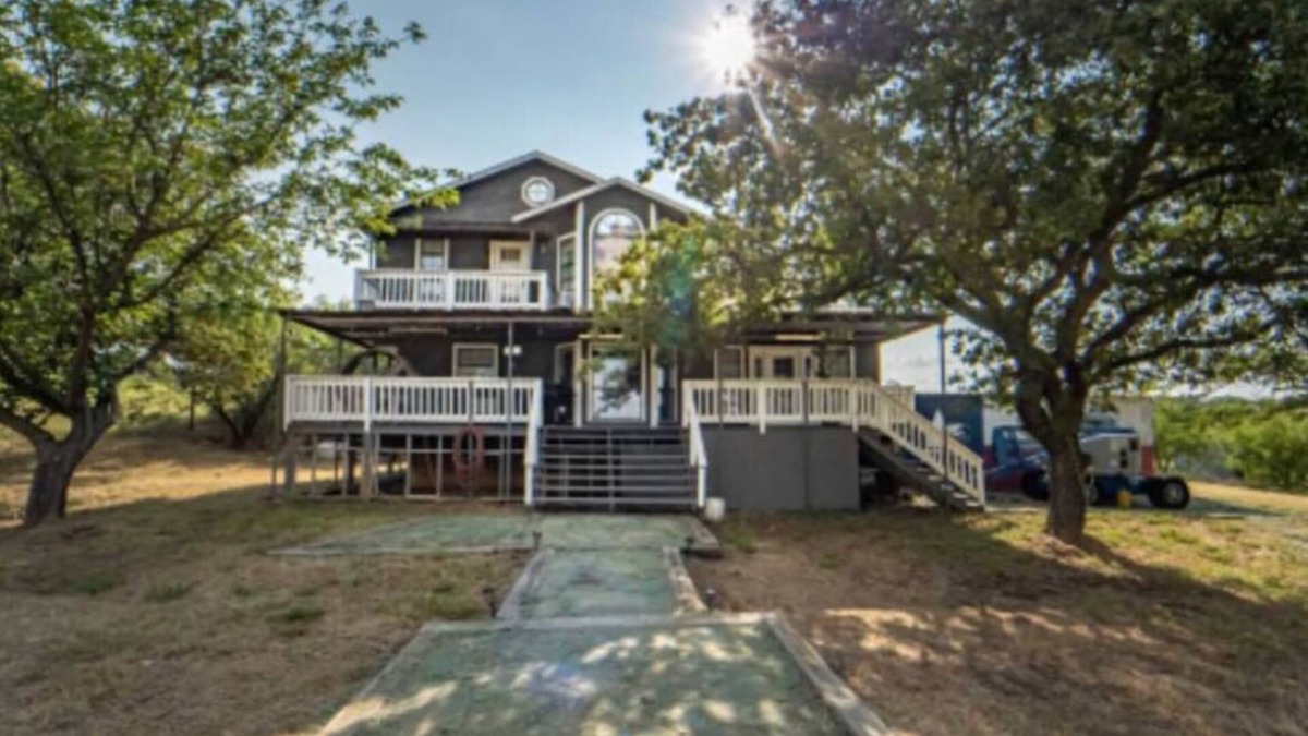 Breckenridge Cabin | Cozy 3-bedroom beach front cabin quiet, cozy, getaway.