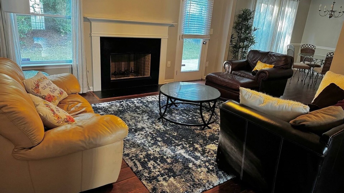Palmetto House | Cozy 3-bedroom building in welcoming Palmetto with WiFi, AC