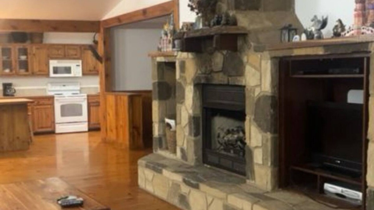 Mohawk Cabin | Cozy 3-bedroom cabin off the grid in the Smokey mountains with WiFi, AC