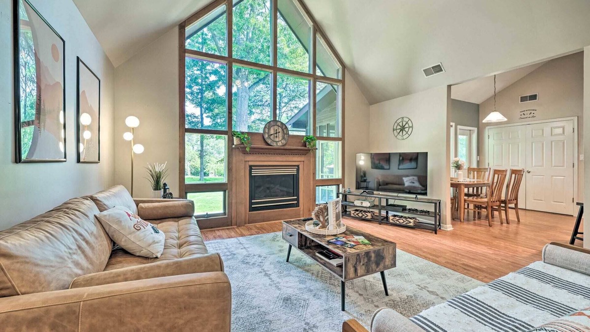 The Woods Cabin | Cozy 3 Bedroom Cabin Fits up to 10 Guests!