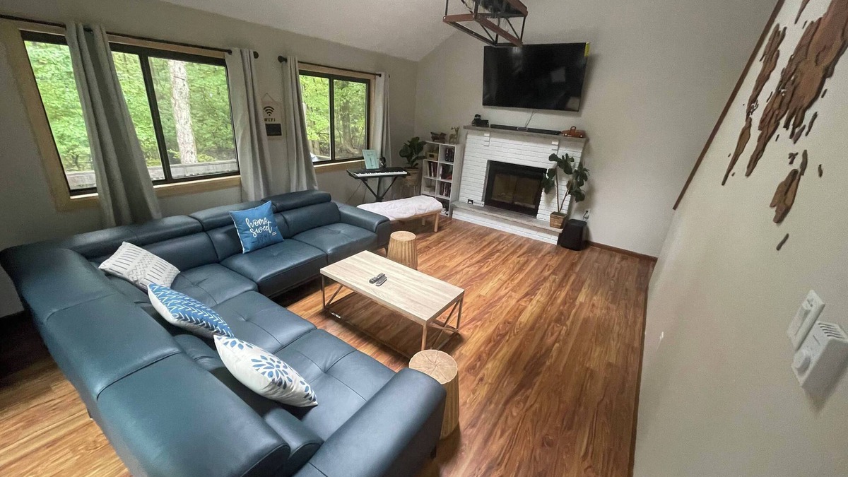 Thornhurst Cabin | Cozy 3-bedroom cabin in enchanting Pocono Lake with AC, WiFi
