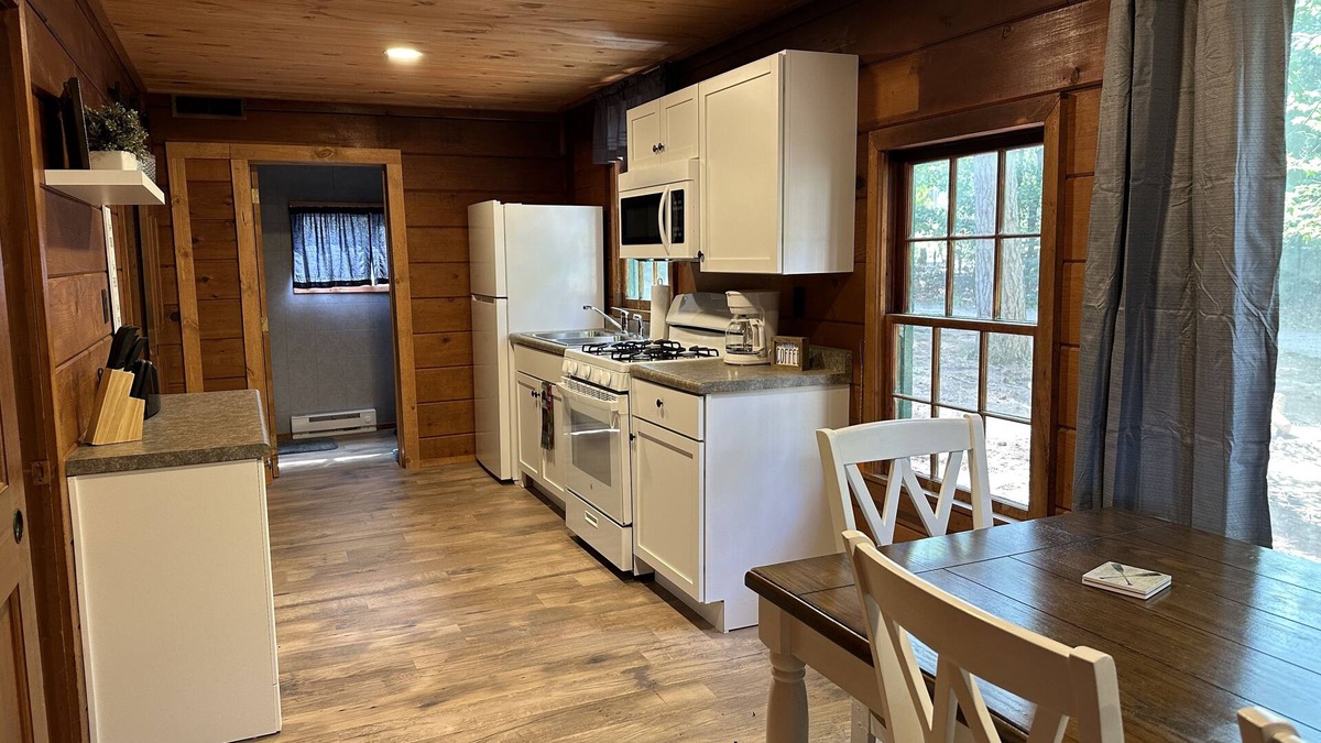 Rhinelander Resort | Cozy 3-bedroom cabin on Wisconsin River Chain -n200' from the Beach Bar & Grill