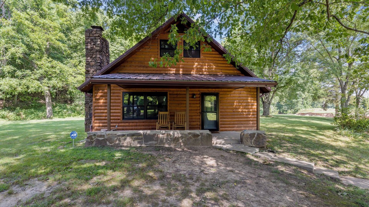 Maysville Cabin | Cozy 3-bedroom cabin close to Grand Lake - a quiet country retreat with a creek