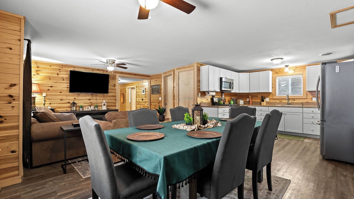 St. Helen Cabin | Cozy 3-bedroom cabin in wonderful St. Helen with Hot tub, WiFi