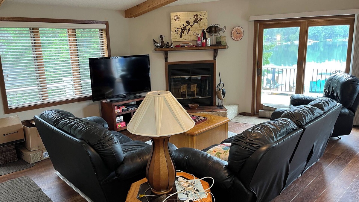 Waupaca Cabin | Cozy 3-bedroom cabin in adorable Waupaca with amazing.