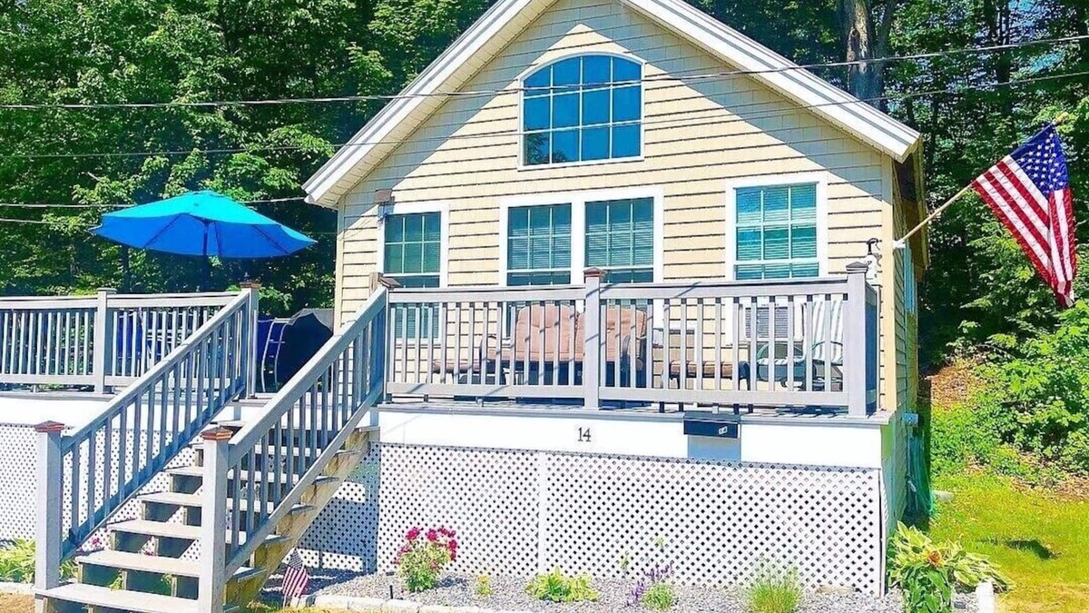 Laconia Cottage | Cozy 3-bedroom cabin on Lake Winnipesaukee!