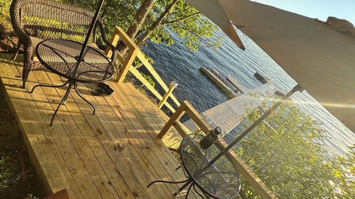 White Mills Cabin | Cozy 3-bedroom cabin with free BOAT SLIP