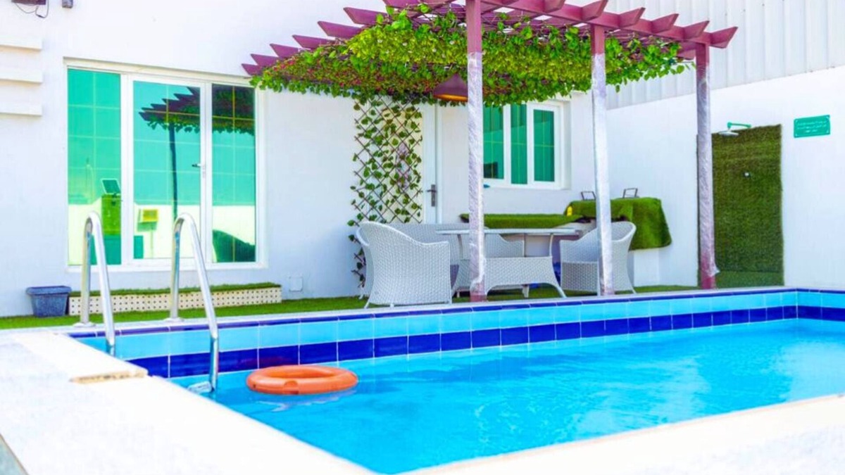 Al Hadd House | Cozy 3-bedroom Chalet in charming Ras Al Hadd with private swimming pool