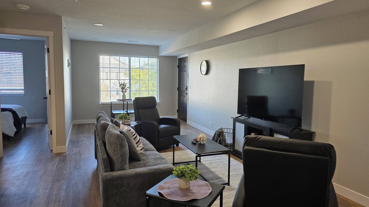 Manhattan Condo | Cozy 3-bedroom Condo at Stadium Place