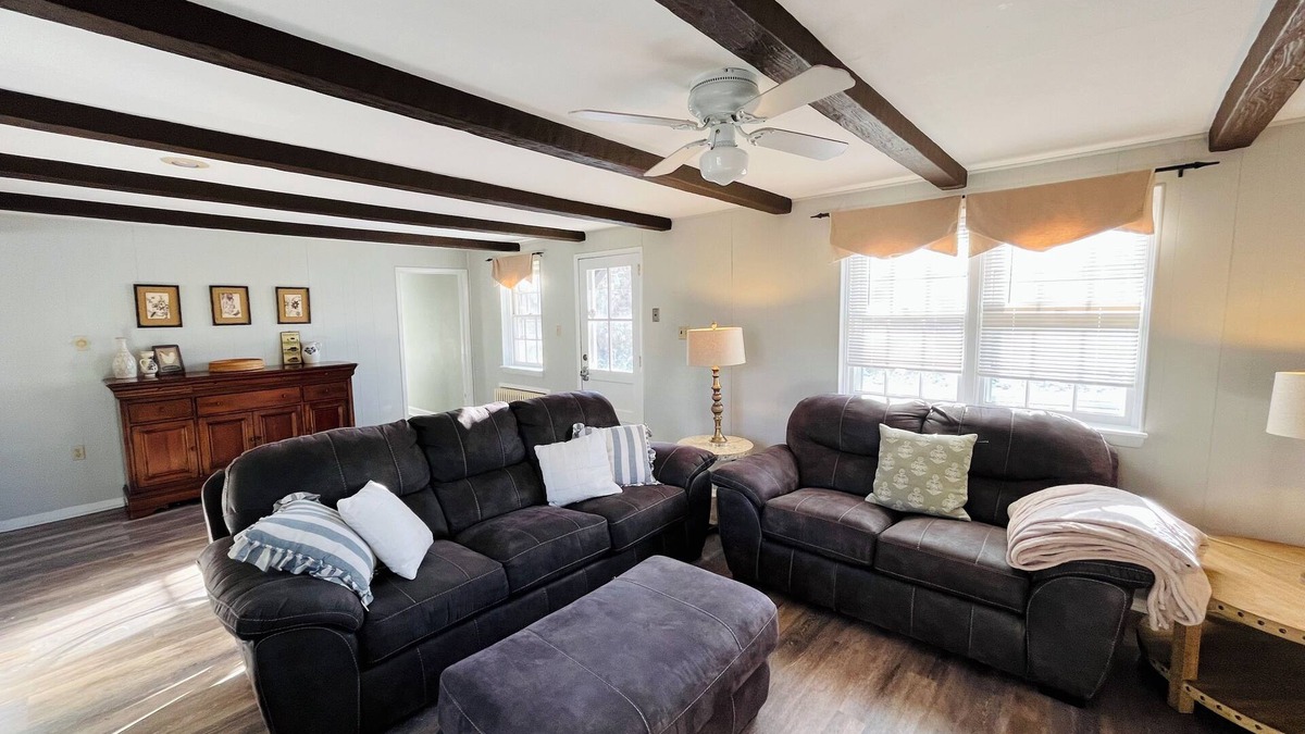Malvern House | Cozy 3 Bedroom Cottage on farm
