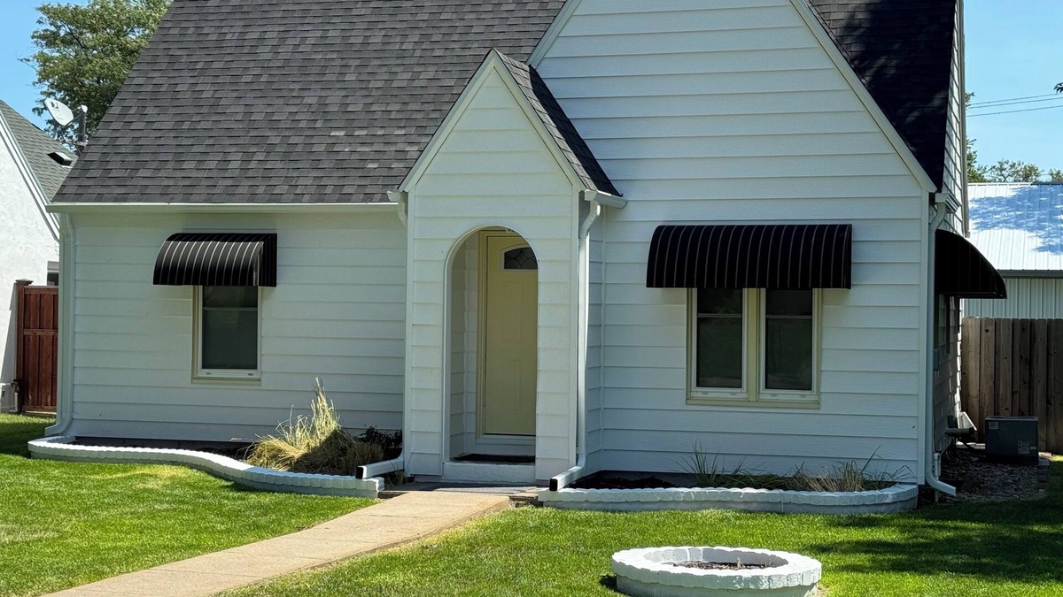 McCook House | Cozy 3-bedroom cottage with AC and WiFi in central McCook location