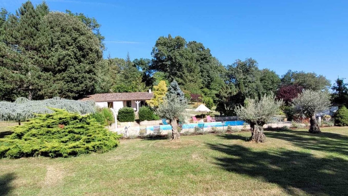 Lacapelle-Biron Villa | Cozy 3 bedroom villa with a swimming pool in village of Lacapelle Biron.