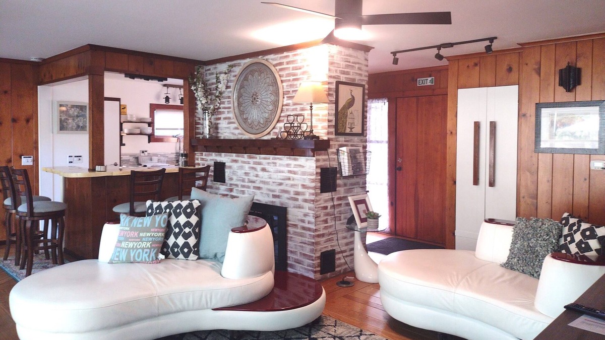 Olcott House | Cozy 3-bedroom house, attached garage & private yard.nBoat parking is available.