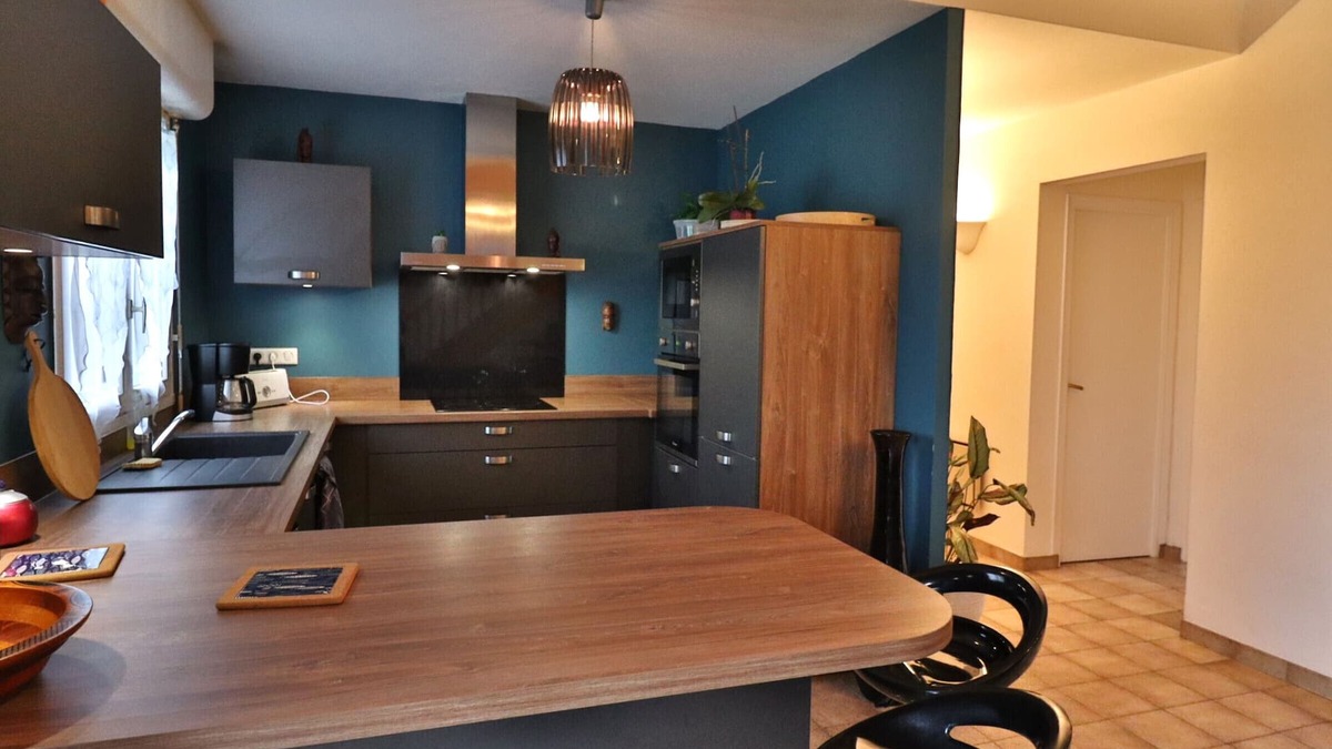 Groix House | Cozy 3-bedroom house, garden, near beaches & town, WiFi, parking